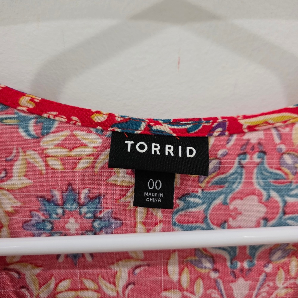 Torrid Womens Top Size 00 Medium Red Medallion Floral Tie Front Bell Sleeve - Picture 3 of 9